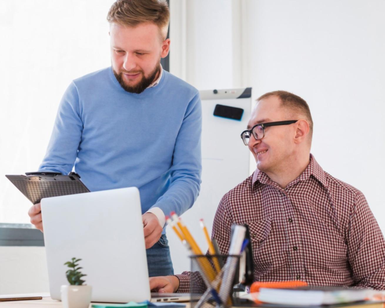 Dashboard analisis keuangan dengan berbagai metrik perbandingan perusahaan dan indikator performa