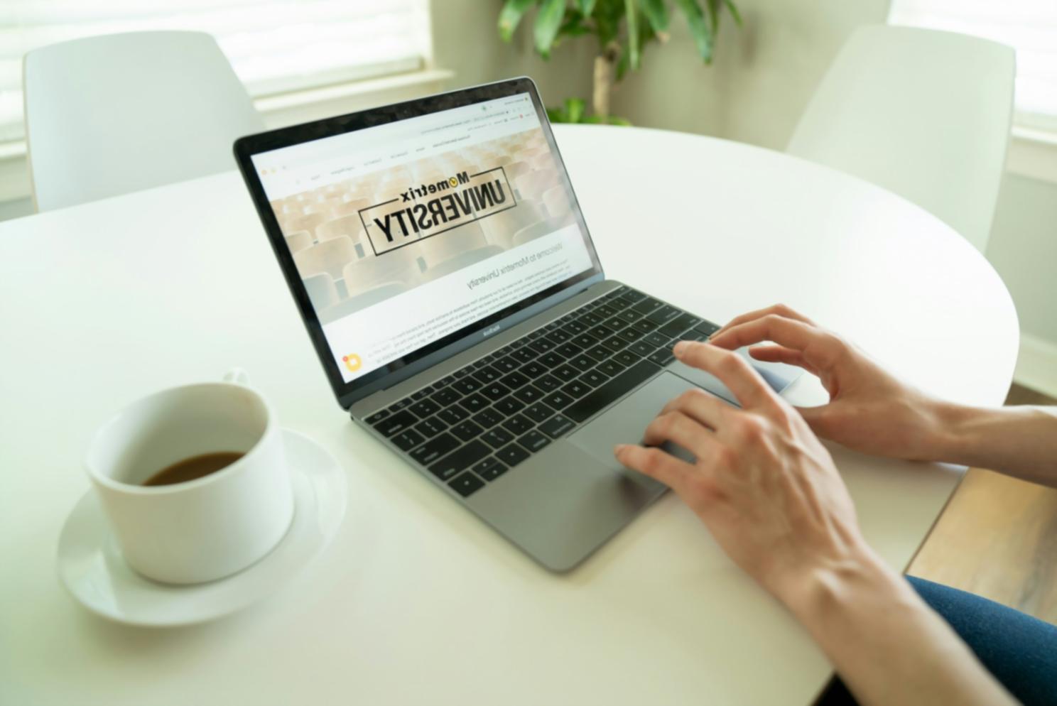 Ilustrasi proses analisis komparatif perusahaan